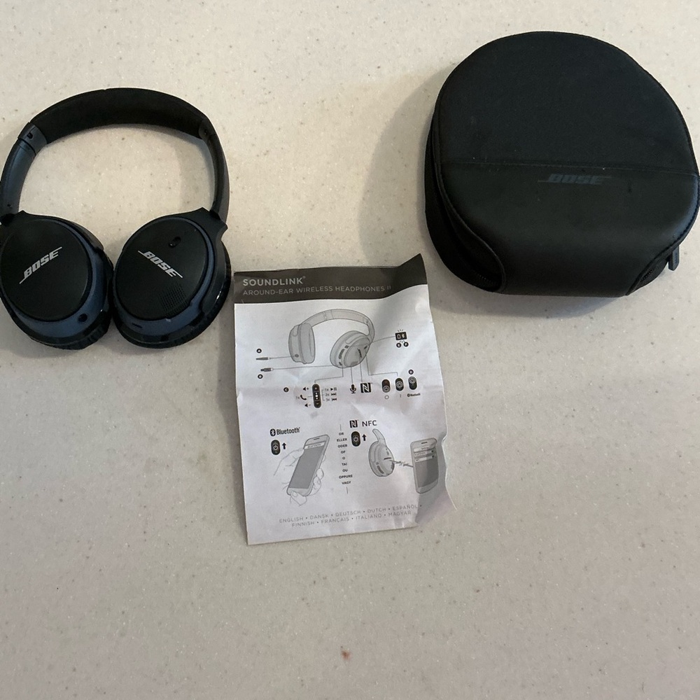 Bose Black SoundLink Wireless Headphones with Case